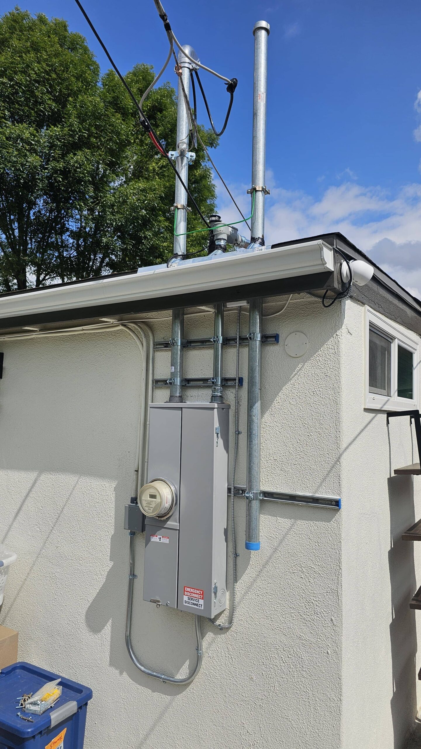 Outdoor meter/main combo mounted to meet clearance rules — Sherman Oaks same-day reconnect